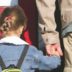 Copertina di Abusava delle nipotine di 6 anni e riprendeva le violenze: arrestato 78enne a Torre del Greco