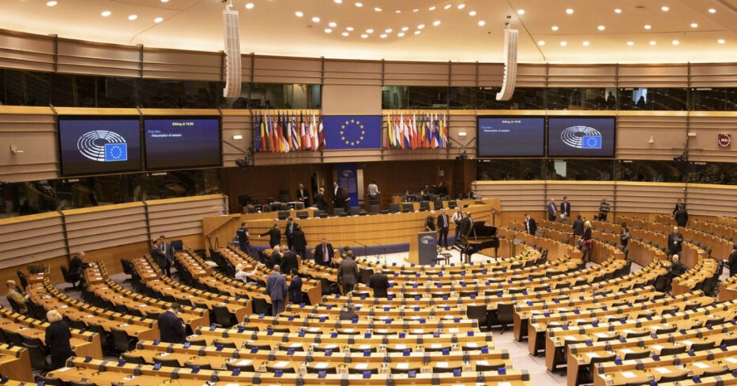 Recovery fund, il Parlamento europeo vota la risoluzione di maggioranza: “soddisfazione per l’accordo ma alcuni punti da discutere”