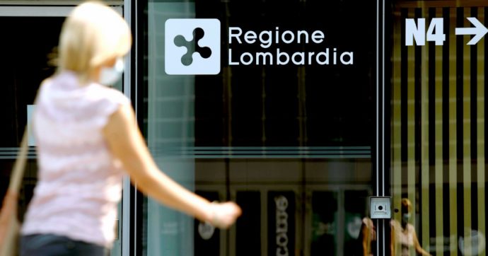 I pm: “Regione regalò 1 milione”. Maroni: “È stato tutto regolare”