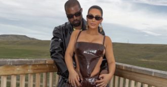 Copertina di Kim Kardashian e Kanye West, c’è l’accordo di divorzio: lui verserà 200 mila dollari al mese per il mantenimento dei figli