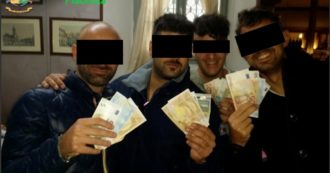 Copertina di Carabinieri arrestati a Piacenza, l’orgia con le escort in caserma e la scatola della terapia per la droga. Il Gip: “Come un romanzo noir”