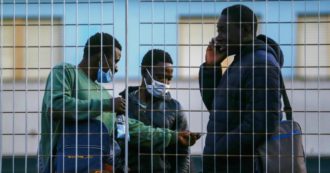 Copertina di Coronavirus, oltre 20 migranti in quarantena fuggono dal Cara di Brindisi nella notte. Erano risultati negativi al tampone dopo lo sbarco