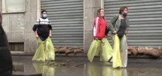 Copertina di Milano, il Seveso esonda e i cittadini si lamentano: “Così da 30 anni”. L’assessore: “Piogge intense, ora accelerare la soluzione”