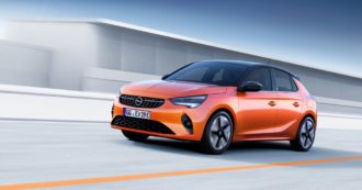 Copertina di Opel Corsa-e, la city car elettrica abbordabile