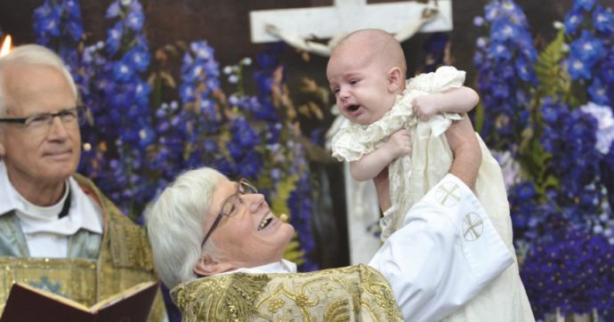 Tutti uguali agli occhi di Dio, però alle diacone meno soldi