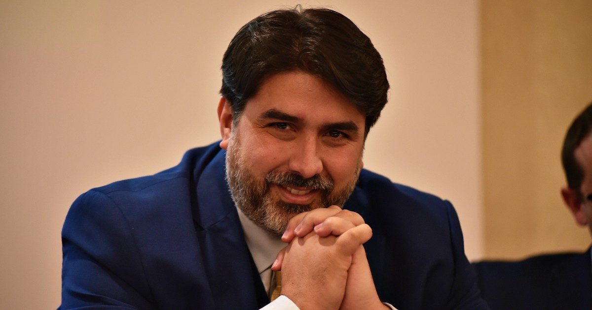 Sardegna, 130 milioni per la “Salva imprese” di Solinas: 5,7 a una società fantasma. L’assessore: “Non so chi siano, soldi stanziati sulla fiducia”