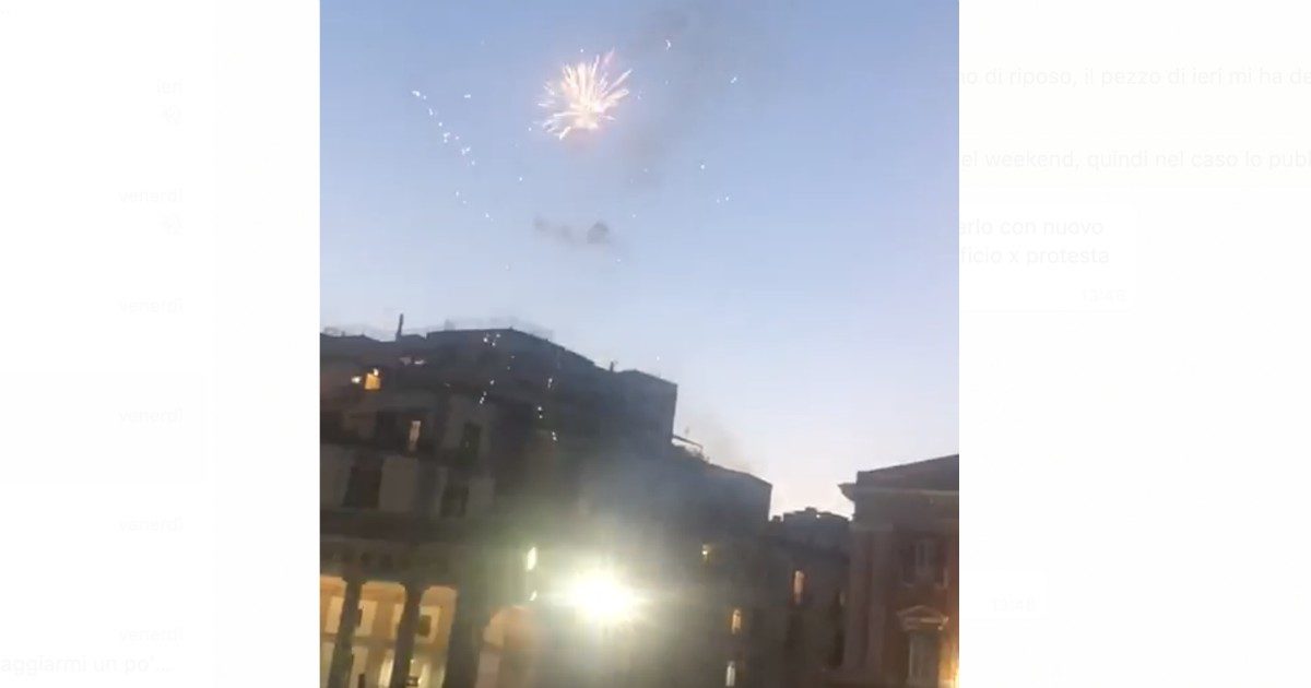 Teatro San Carlo: i fuochi d’artificio fermano la Tosca in piazza del Plebiscito