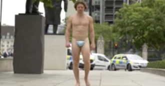 Copertina di La mascherina inguinale: il campione del mondo di Parkour cammina nudo indossando così il dispositivo [VIDEO]