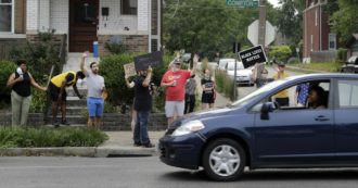 Copertina di Texas, automobilista spara e uccide un uomo armato di fucile durante proteste antirazziste