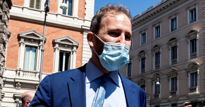 Casaleggio riscrive le regole (e blinda i due mandati)