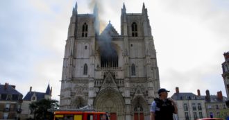 Copertina di Francia, assassinato sacerdote in Vandea. Si costituisce un uomo: è lo stesso che diede fuoco alla cattedrale di Nantes