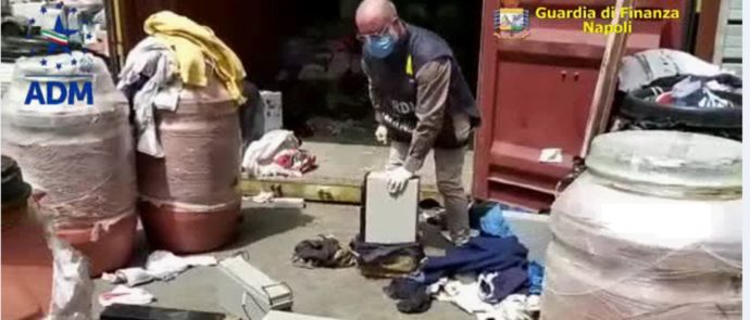 Rifiuti, destinazione Africa: 42 tonnellate sequestrate al porto di Napoli. Anche elettrodomestici e pneumatici