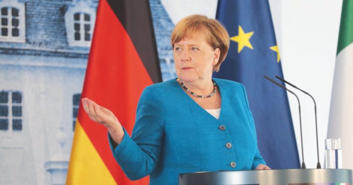 Copertina di Trump gioca a fare il leader, Merkel invece lo è sul serio