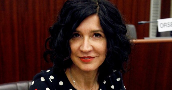 Il Pd lo sfiducia. Ma dopo le ferie e senza renziani