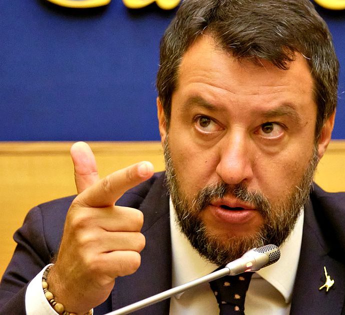 Open Arms, l’errore del Tg2 sull’autorizzazione a procedere: “Colpo di scena, Salvini non andrà a processo”. Poi la rettifica