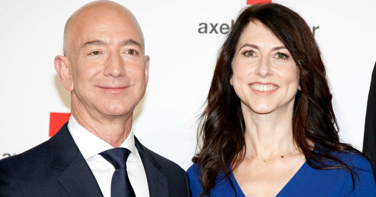 MacKenzie Scott, l’ex moglie di Jeff Bezos dona 1,7 miliardi in beneficenza: “Restituisco ricchezza a chi l’ha creata”