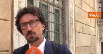 Copertina di Open Arms, Toninelli contro Salvini: “Noi non abbiamo cambiato posizione. Lui deve rispondere delle decisioni prese al Papeete”