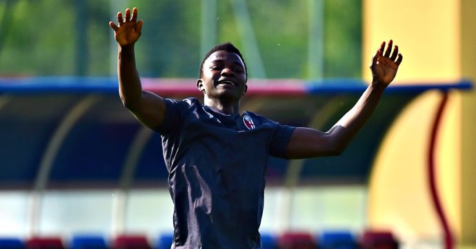 Musa Juwara e quella prima partita di calcetto con la squadra dei “Neri per caso”: così iniziò la scalata alla Serie A del migrante gambiano