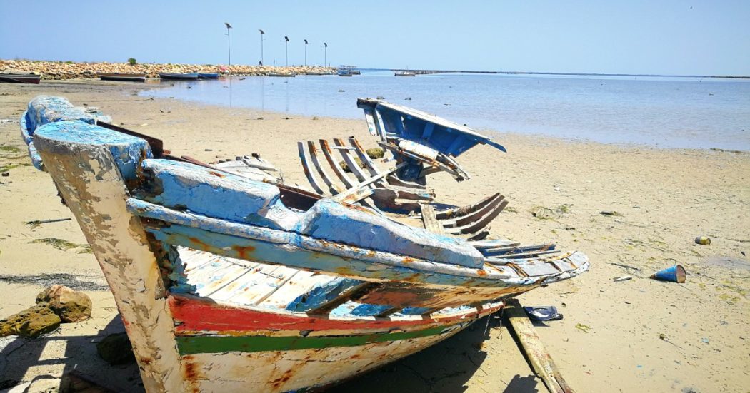 Tunisia, “la peggiore recessione dal 1956”. Dal crollo del turismo alle trivellazioni: ecco perché dalle isole Kerkennah si scappa verso l’Italia
