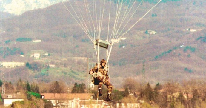 Uranio, protestano i parà del Tuscania: “Missioni brevi e più soldi ai malati”