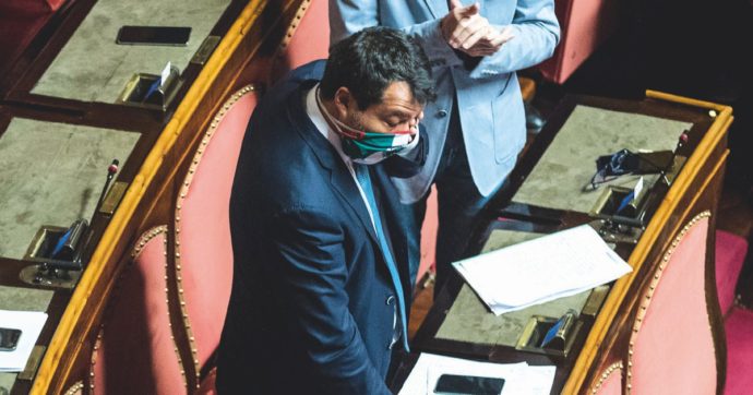 Alla festa del Papeete mancano gli invitati: Salvini si sveglia male