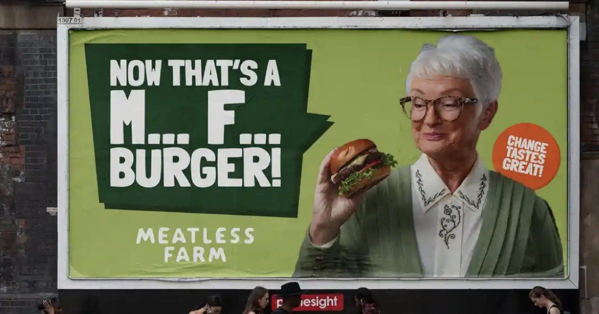 “Now is a Mot*** Fuck** burger”: la campagna vegetariana che fa discutere la Gran Bretagna