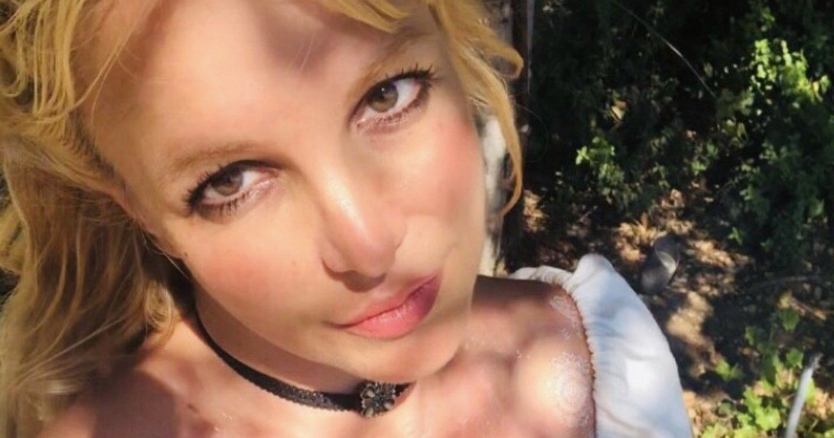 Britney Spears, la cugina rompe il silenzio e rivela: “Suo padre mi ha minacciata per farmi allontanare da lei”
