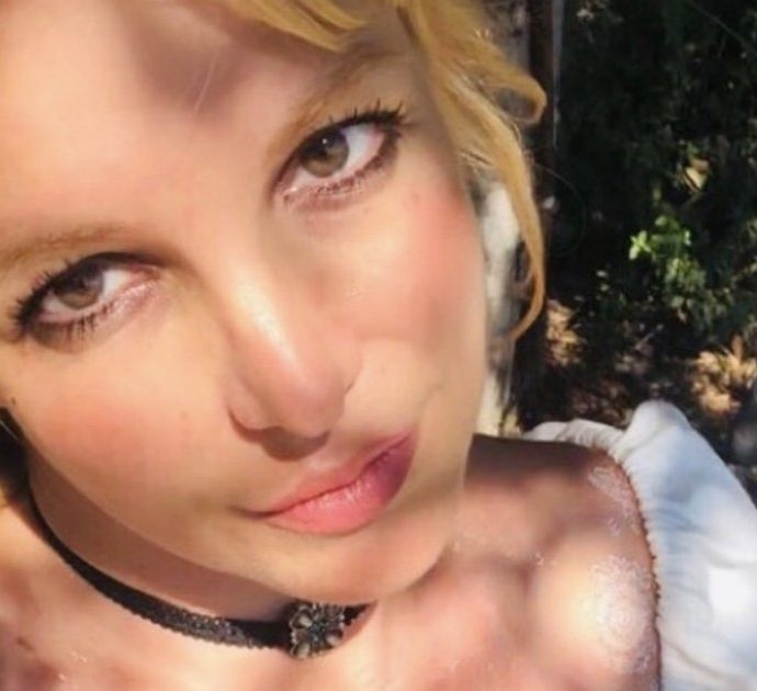 Britney Spears, la cugina rompe il silenzio e rivela: “Suo padre mi ha minacciata per farmi allontanare da lei”