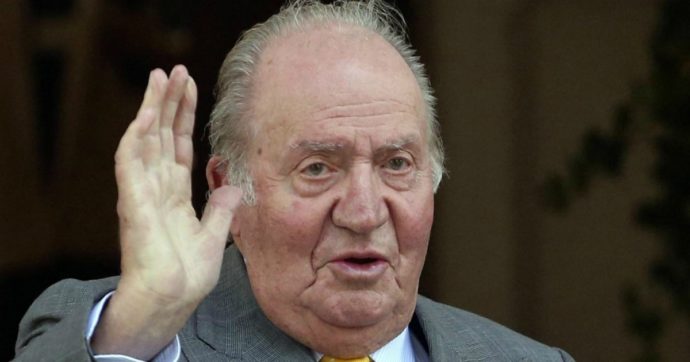 Re Juan Carlos abbandona la Spagna e si trasferisce all’estero dopo inchieste per evasione