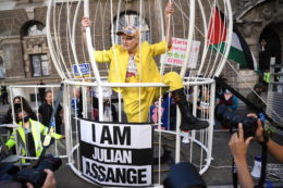 Copertina di Wikileaks’ editor: “Julian Assange’s extradition will take us back into darkness”