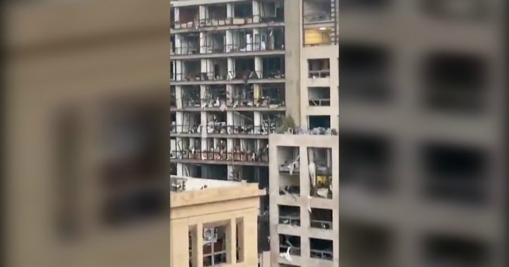 Esplosione a Beirut, case e uffici distrutti dopo la deflagrazione: i video girati dentro gli edifici