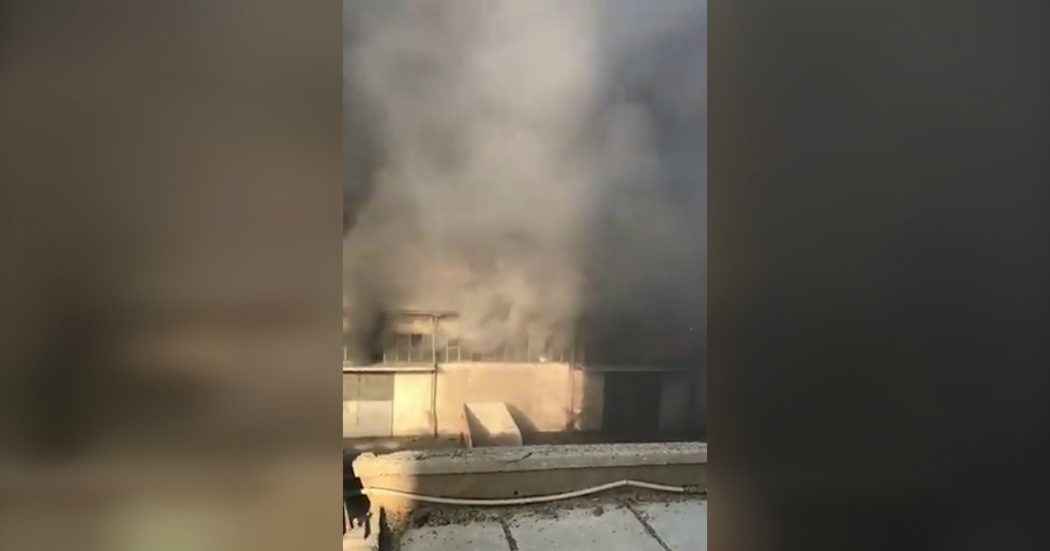 Esplosione a Beirut, un video mostra la potenza della deflagrazione: la ripresa dal tetto del magazzino di fianco
