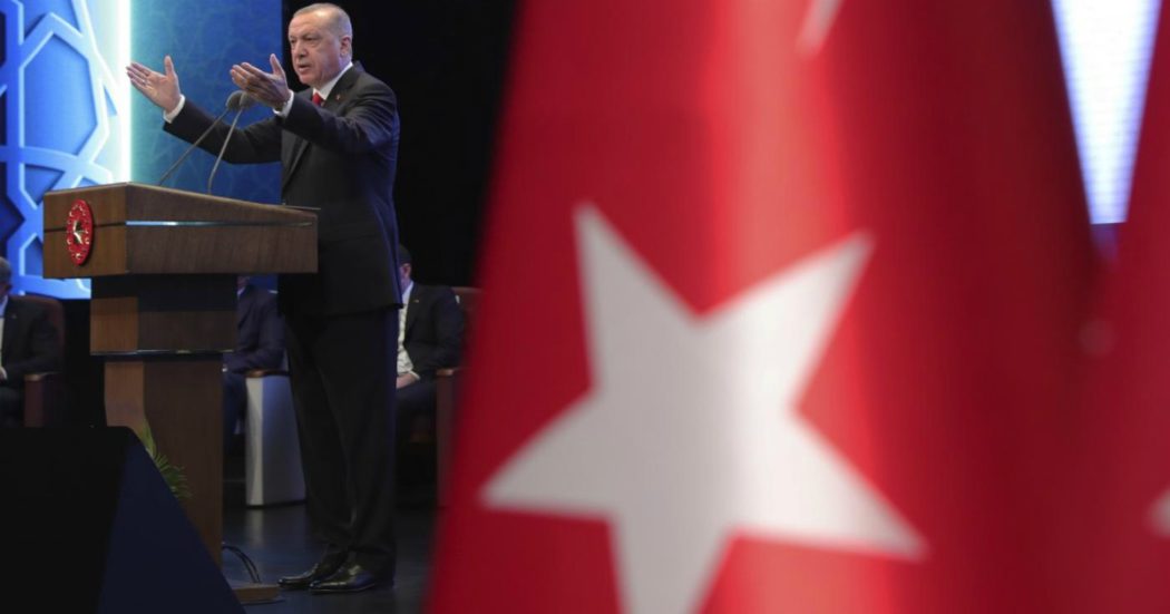 Turchia, la famiglia di Erdogan spaccata sulla Convenzione per i diritti delle donne: la figlia a favore, il figlio contro