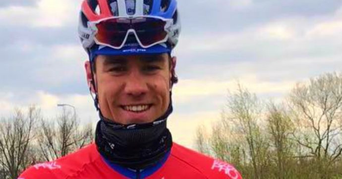 Stretto contro le transenne durante la volata al Giro di Polonia: il ciclista Jakobsen in coma