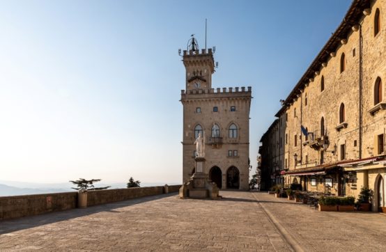 San Marino, la vendetta dei politici sui giudici. I vertici della magistratura azzerati in una notte. A rischio inchieste e processi