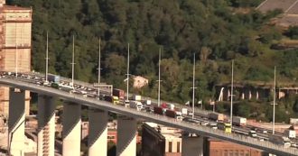 Copertina di Genova, curiosi si fermano per fare foto sul nuovo ponte San Giorgio: rallentamenti e code sul viadotto