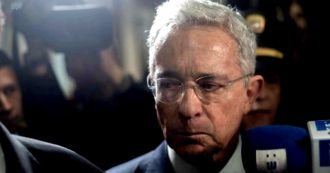 Copertina di Colombia, decisione senza precedenti: arrestato l’ex presidente Alvaro Uribe per corruzione. È stato trovato positivo al Covid