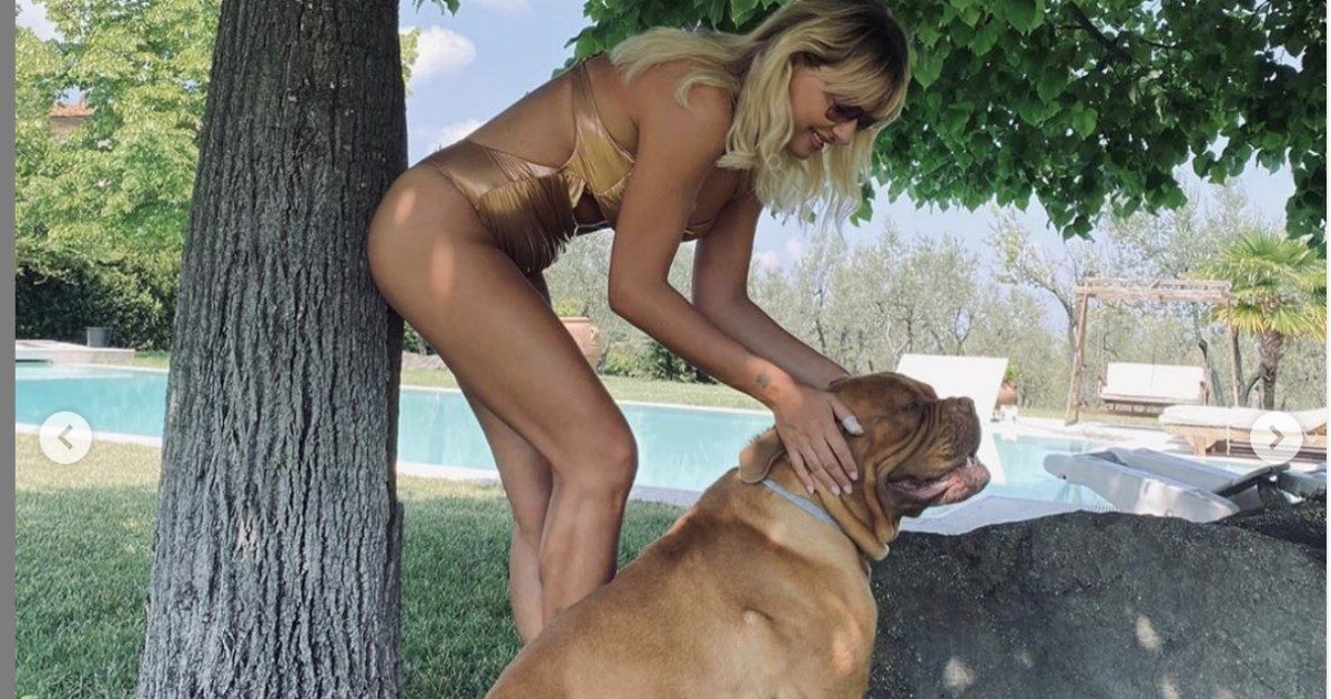 Manila Nazzaro e la cellulite: “No, è la bava del cane”