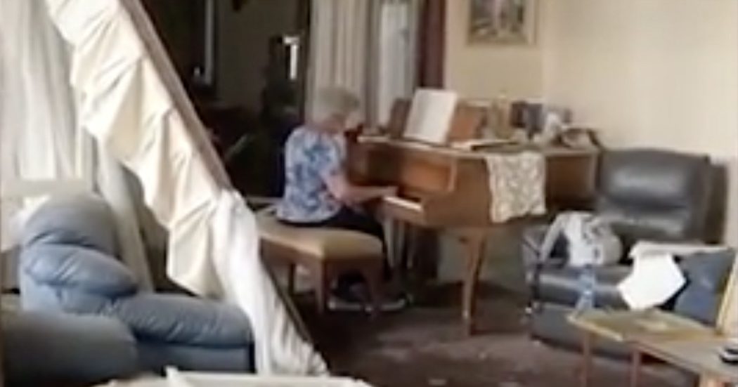 L’esplosione le distrugge la casa, lei continua a suonare il pianoforte. Un messaggio di speranza da Beirut