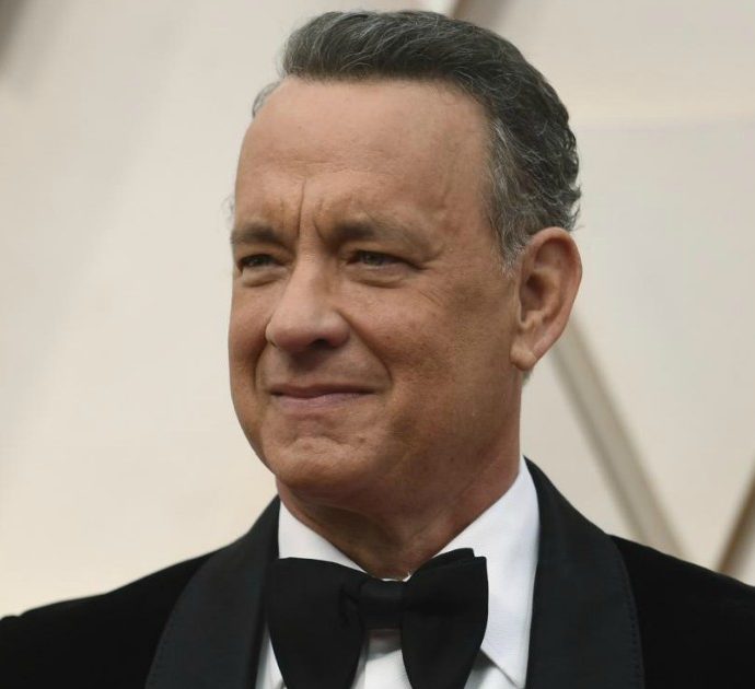 “Tom Hanks ha la mano destra che trema e il volto scavato”: fan preoccupati per le condizioni di salute dell’attore
