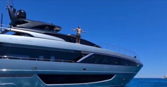 Copertina di Ibrahimovic si tuffa dallo yacht: “Leone sulla terra, squalo in mare”. Ma in molti gli fanno notare che non è così – Video