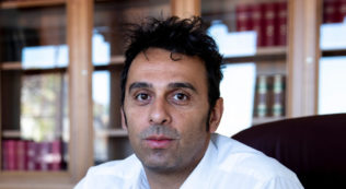 Copertina di Il deputato Paolo Lattanzio lascia il Movimento 5 stelle e va nel Misto. “Sbagliato non sostenere Emiliano in Puglia. Ok supporto al governo”