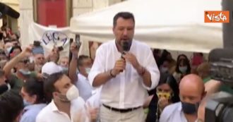Salvini contestato a Empoli, lui reagisce così: “Balordi. Andate in cantiere invece di rompere le scatole”