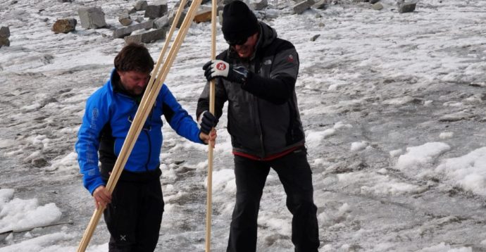 Copertina di Noi, i “medici” dei ghiacciai in viaggio al termine delle Alpi