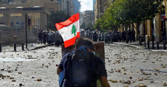 “Impiccati” e manganelli. La rabbia travolge Beirut