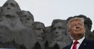 Copertina di Usa, “la Casa Bianca ha chiesto come fare per aggiungere la faccia di Trump tra i presidenti nel monte Rushmore”