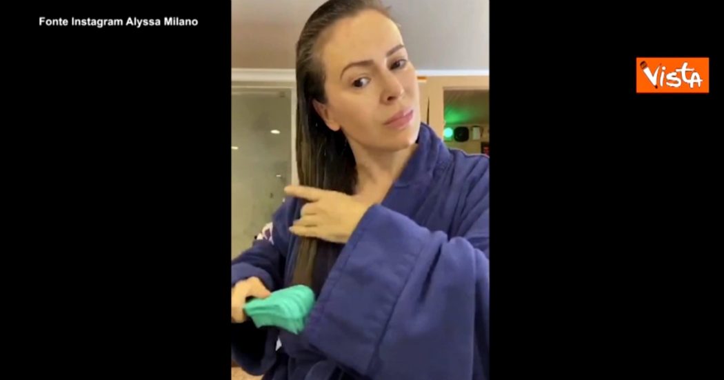 “Ecco uno degli effetti del Covid”: l’attrice Alyssa Milano mostra in diretta la sua perdita di capelli