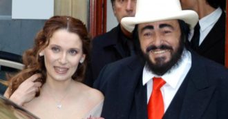 Copertina di Nicoletta Mantovani, la vedova di Pavarotti si risposa: “Con Alberto è amore profondo”