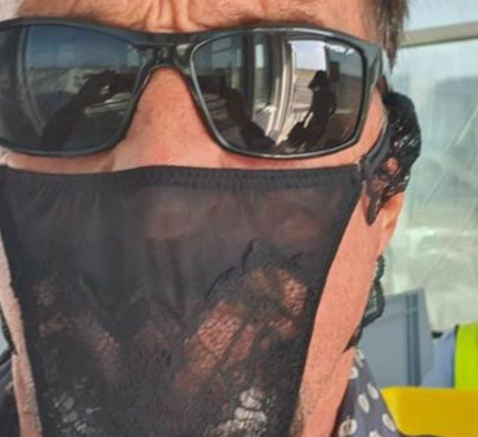 Indossa un tanga come mascherina: arrestato John McAfee, il fondatore dell’antivirus