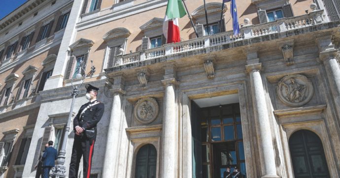 “Lo stipendio non basta”: la carica degli eletti locali